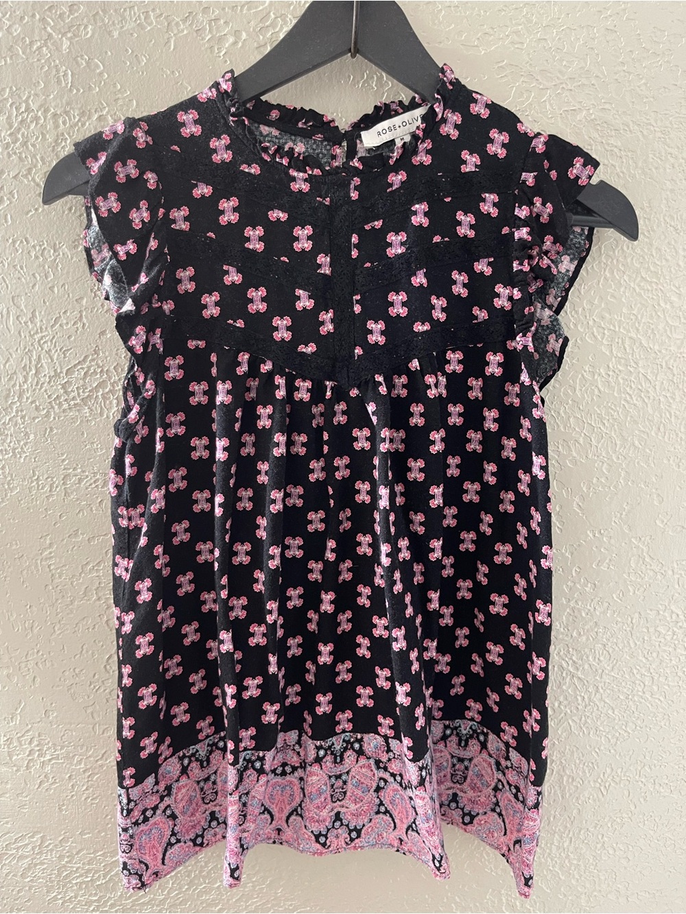 Rose & Olive Black and Pink Floral Print Cap-Sleeve Blouse Medium